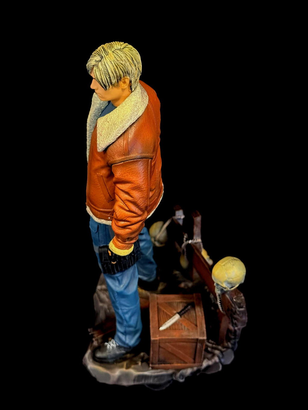 Leon S. Kennedy Collectible Statue – Hand-Painted Resident Evil Figure (Multiple Sizes Available)