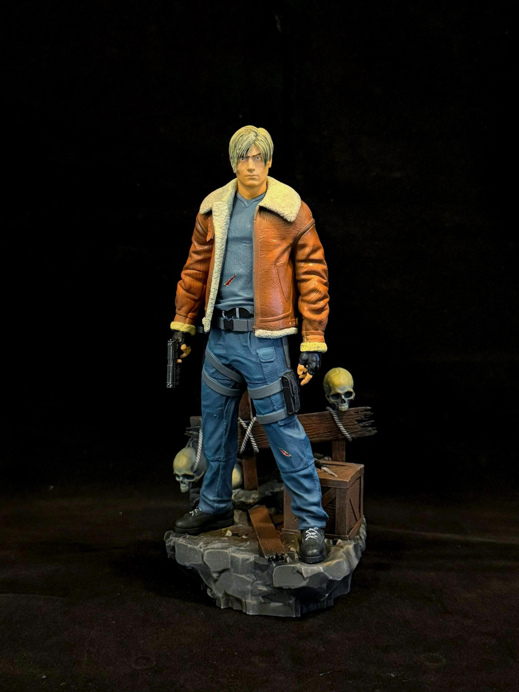 Leon S. Kennedy Collectible Statue – Hand-Painted Resident Evil Figure (Multiple Sizes Available)