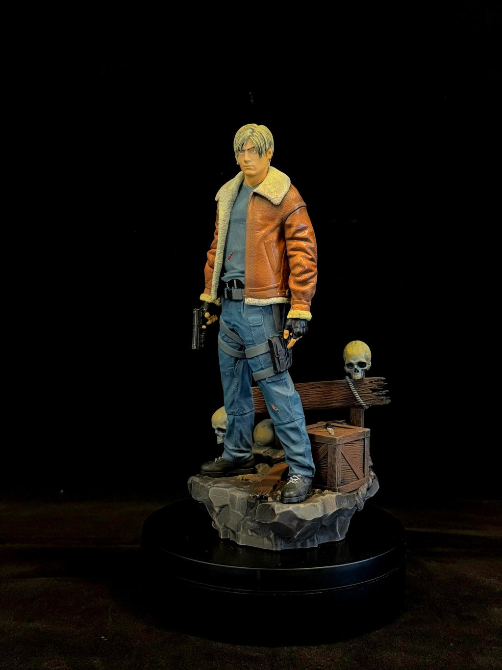 Leon S. Kennedy Collectible Statue – Hand-Painted Resident Evil Figure (Multiple Sizes Available)