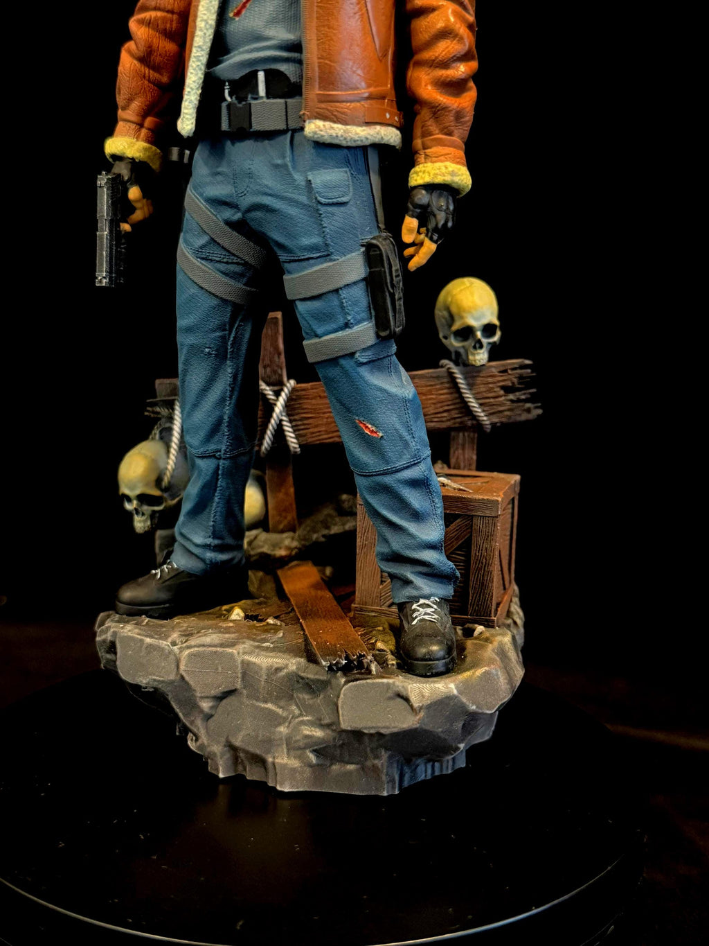 Leon S. Kennedy Collectible Statue – Hand-Painted Resident Evil Figure (Multiple Sizes Available)