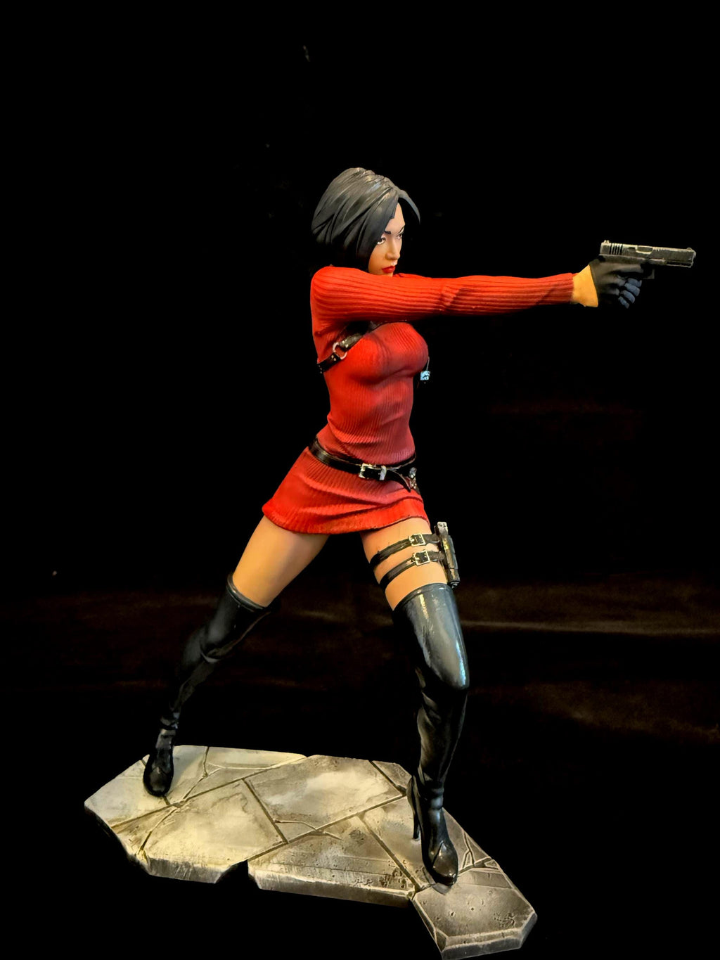 Leon S. Kennedy Collectible Statue – Hand-Painted Resident Evil Figure (Multiple Sizes Available)