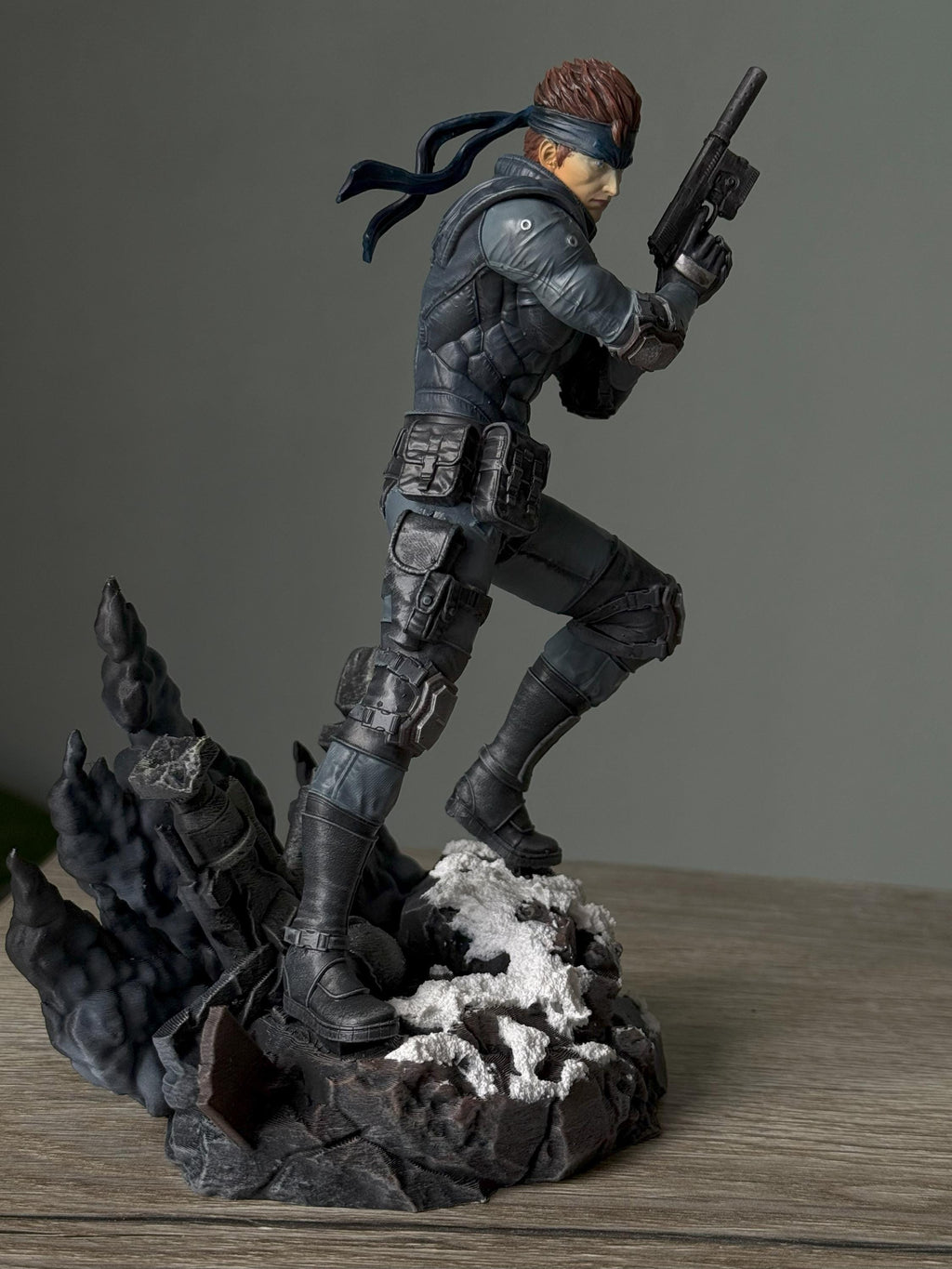 Solid Snake Statue: Hand-Painted 12K Resin Metal Gear Solid Fan Art