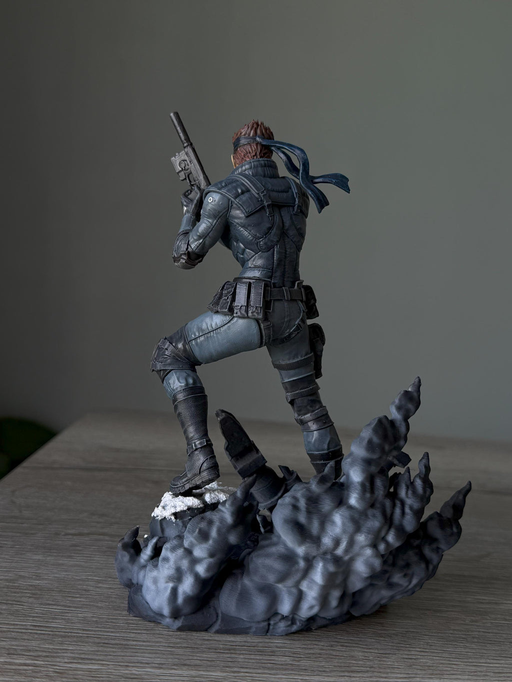 Solid Snake Statue: Hand-Painted 12K Resin Metal Gear Solid Fan Art