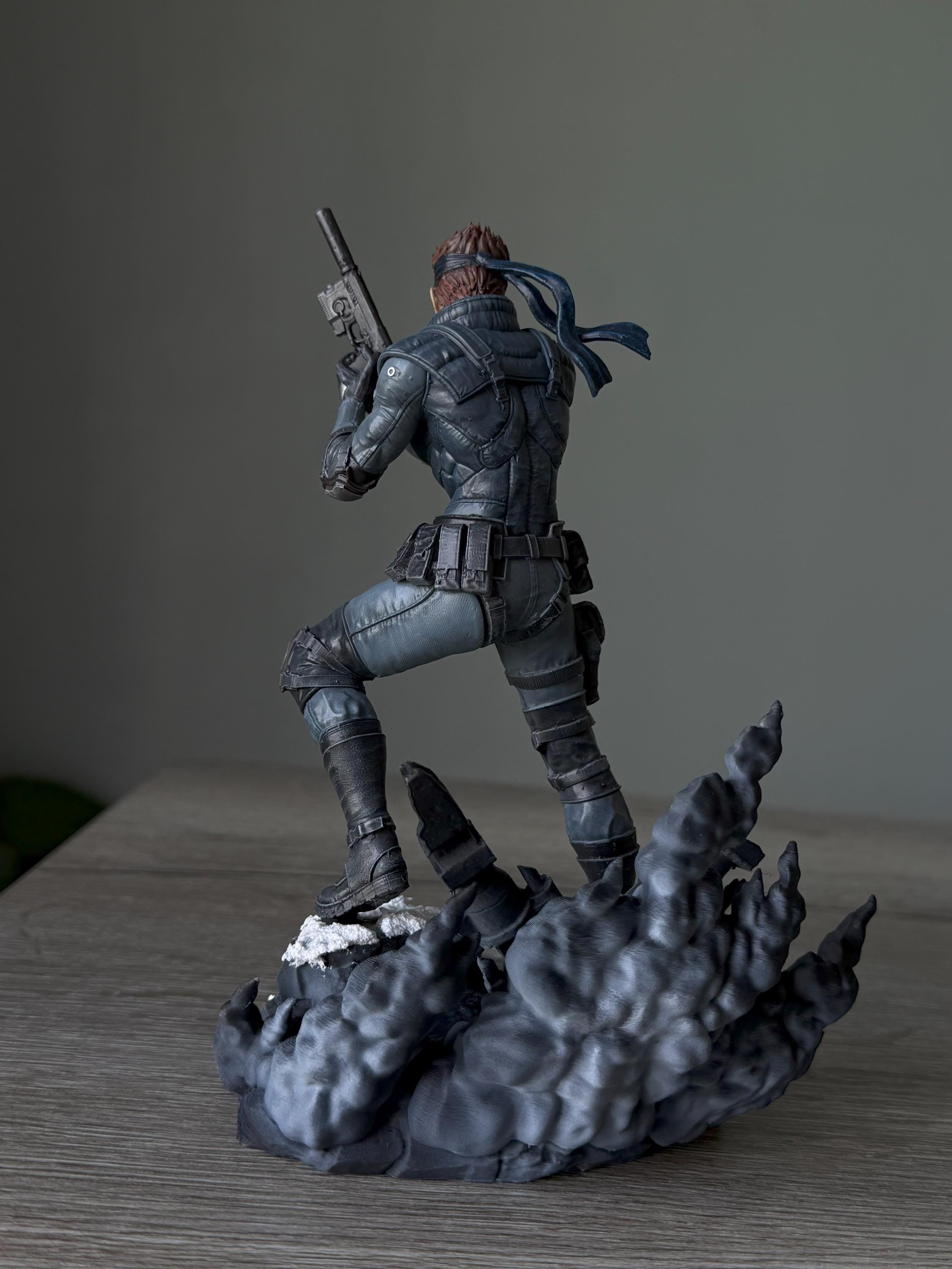 Solid Snake Statue: Hand-Painted 12K Resin Metal Gear Solid Fan Art