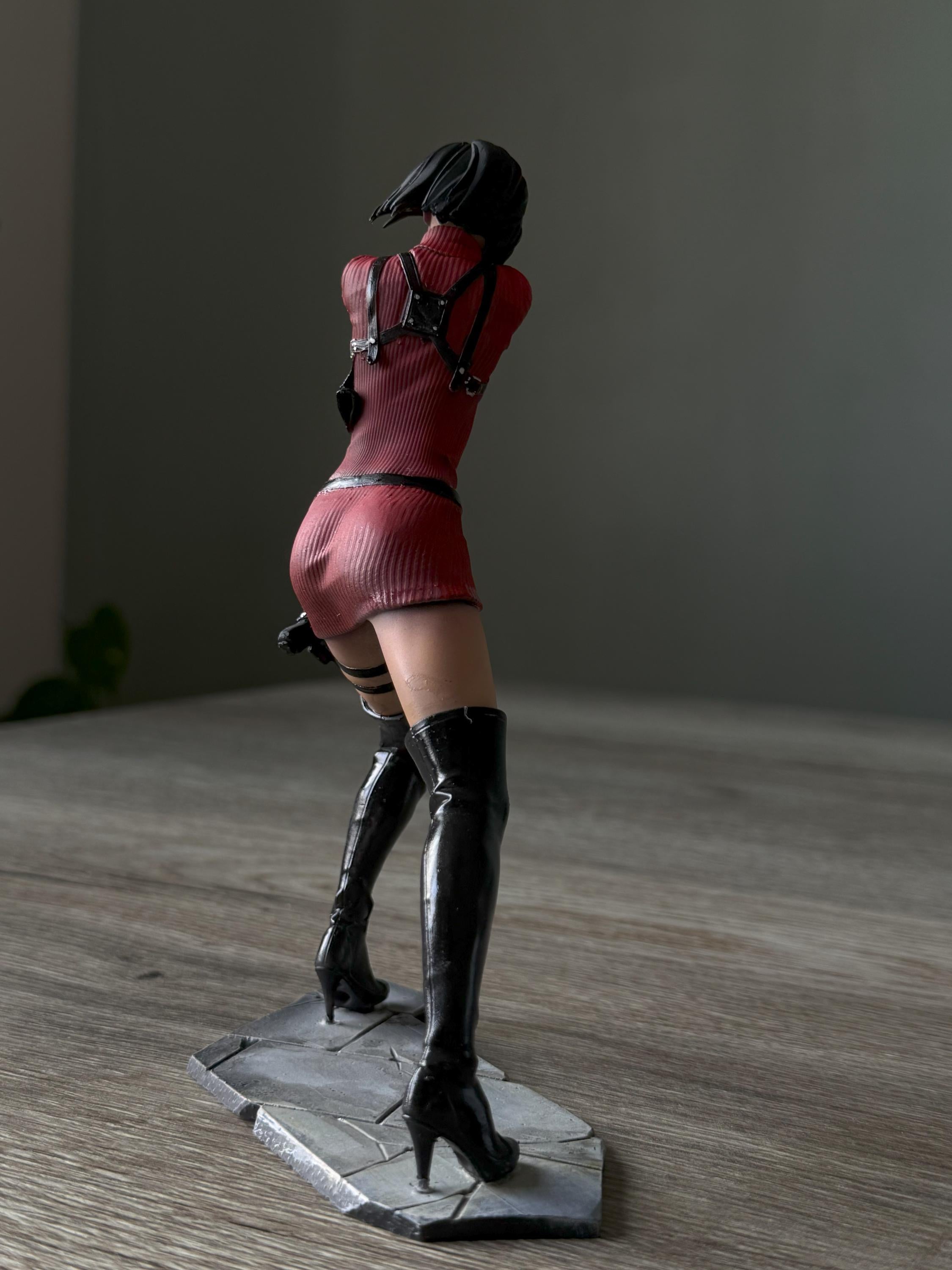 Ada Wong Collectible Figure – Hand-Painted Resident Evil Statue, Unique Gamer Decor Gift