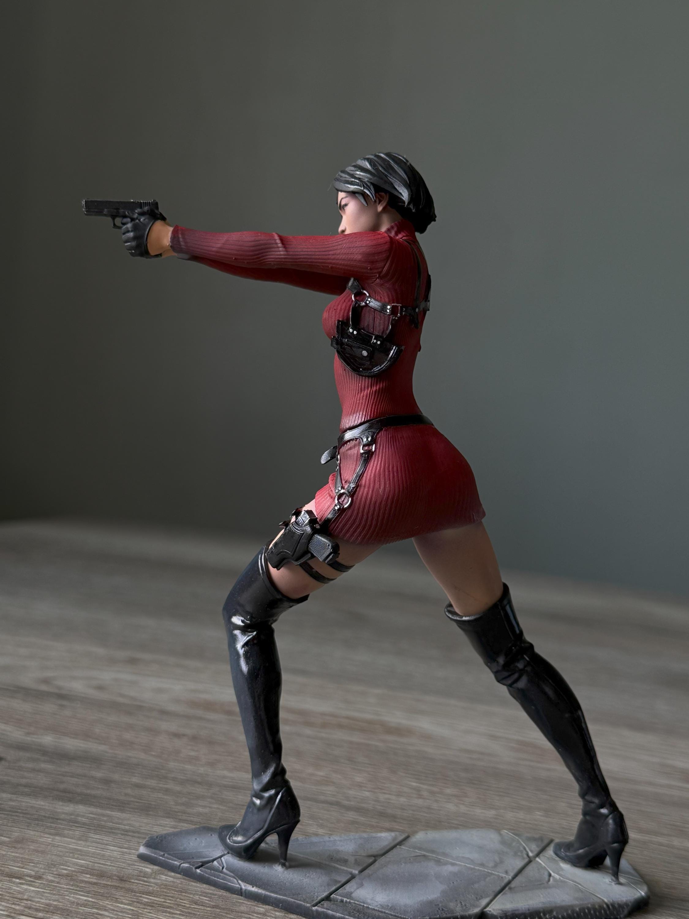 Ada Wong Collectible Figure – Hand-Painted Resident Evil Statue, Unique Gamer Decor Gift