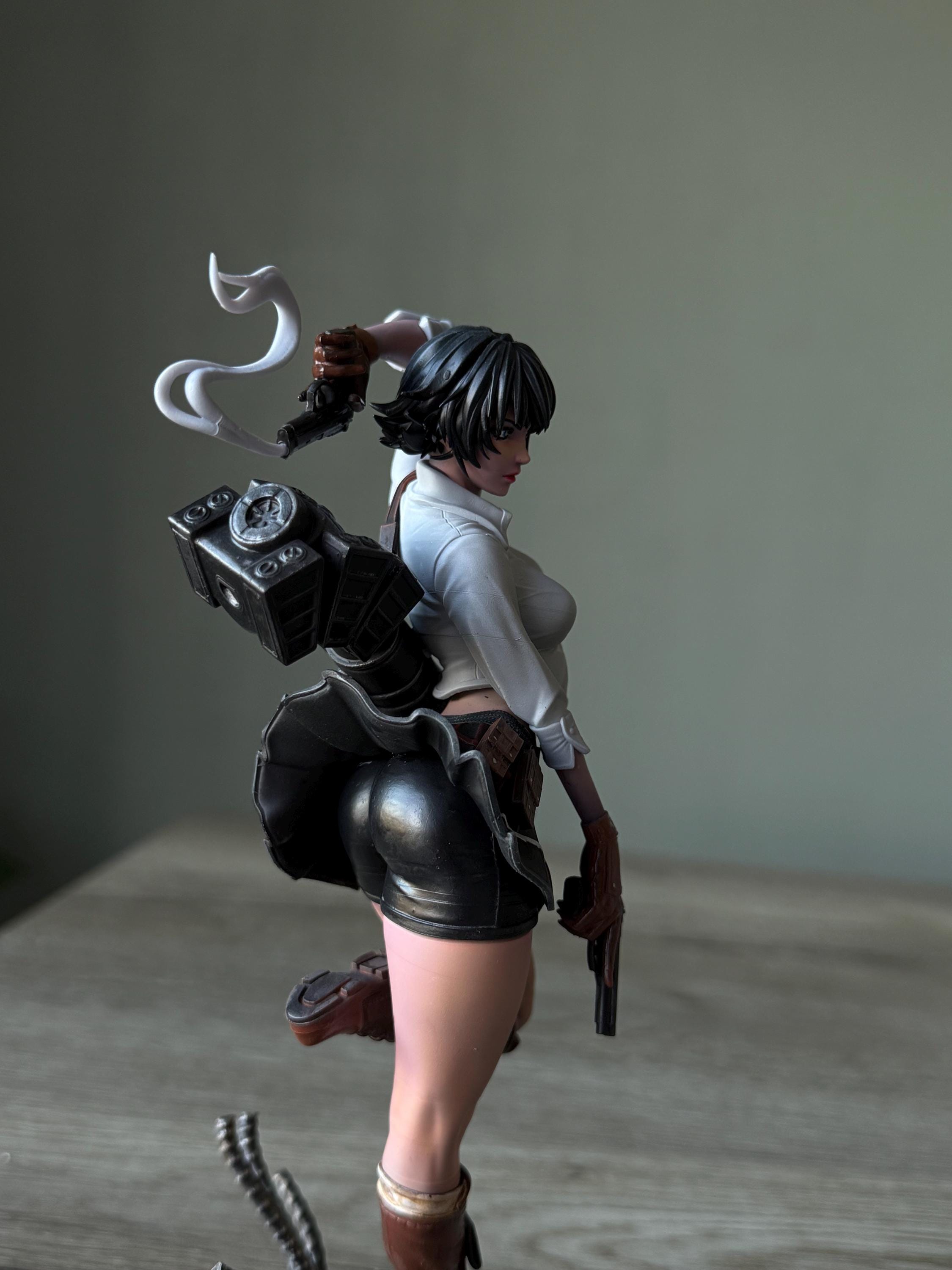 Hand-Painted Lady Statue (Devil May Cry) - 12K Resin Gamer Decor