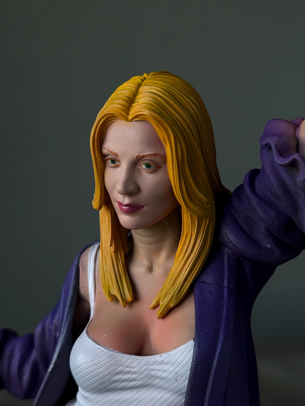 Penny Statue (The Big Bang Theory) – Hand-Painted 12K Resin Figure, Collector’s TV Show Decor, Geek Gift