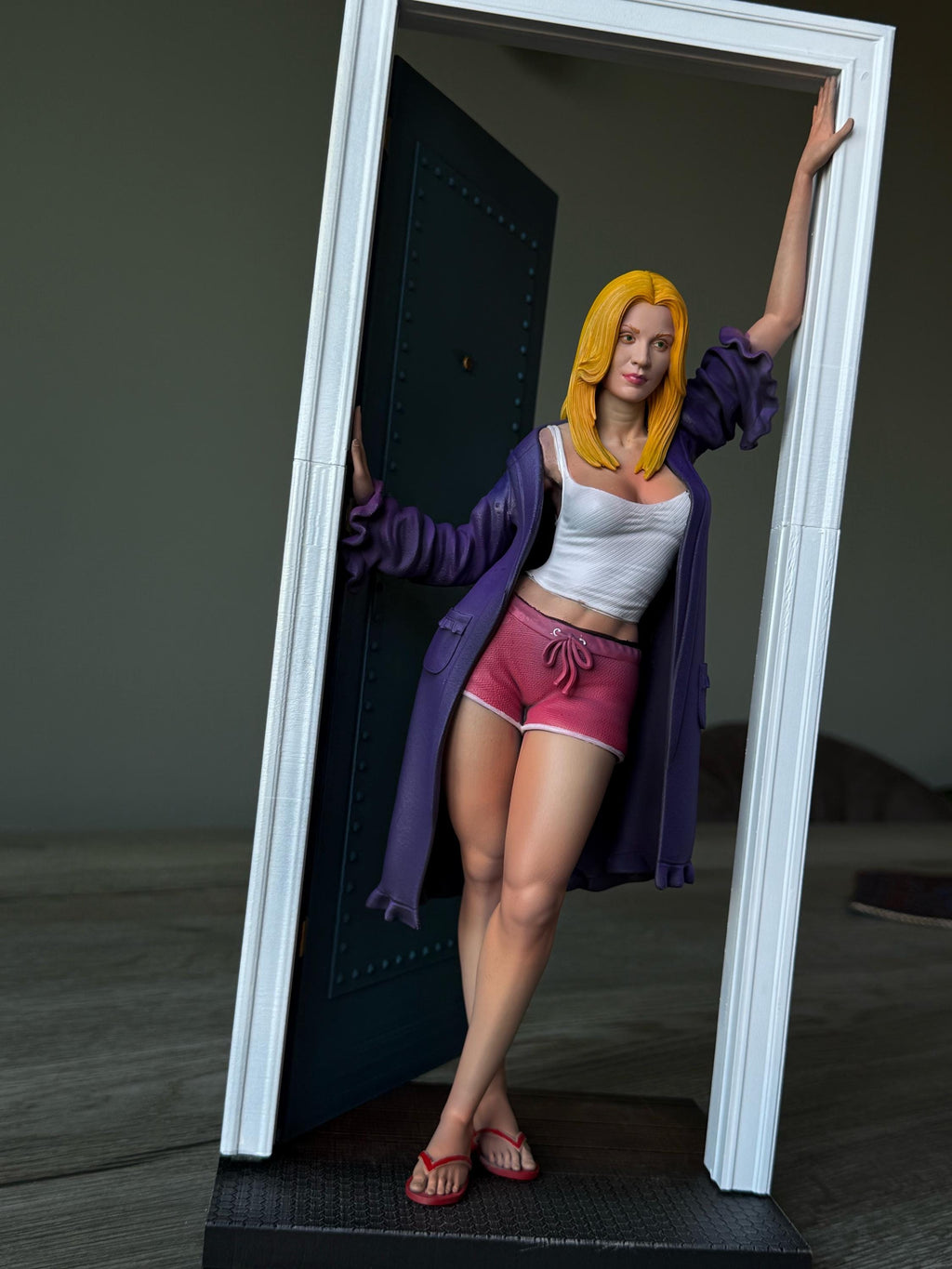 Penny Statue (The Big Bang Theory) – Hand-Painted 12K Resin Figure, Collector’s TV Show Decor, Geek Gift