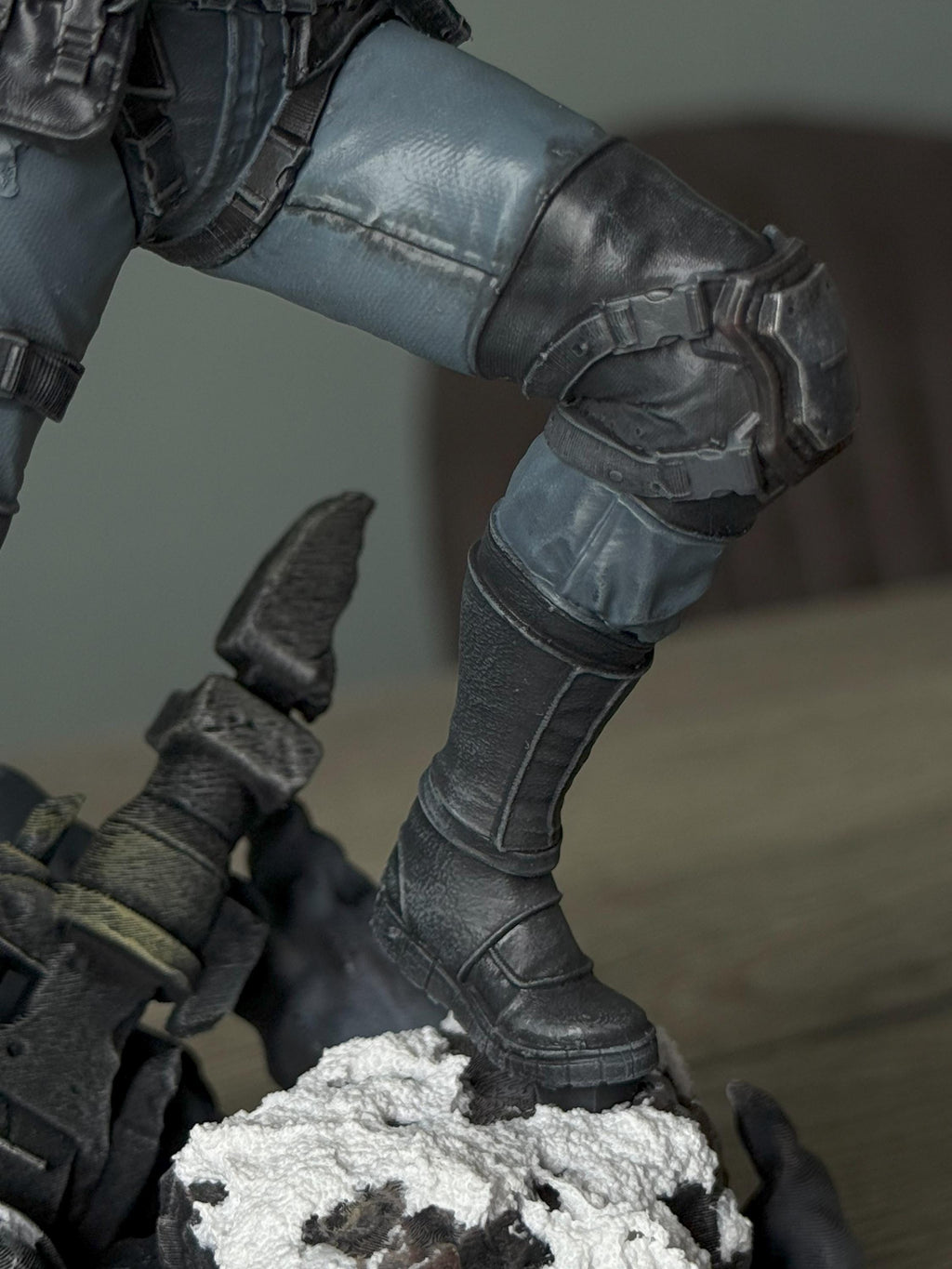 Solid Snake Statue: Hand-Painted 12K Resin Metal Gear Solid Fan Art