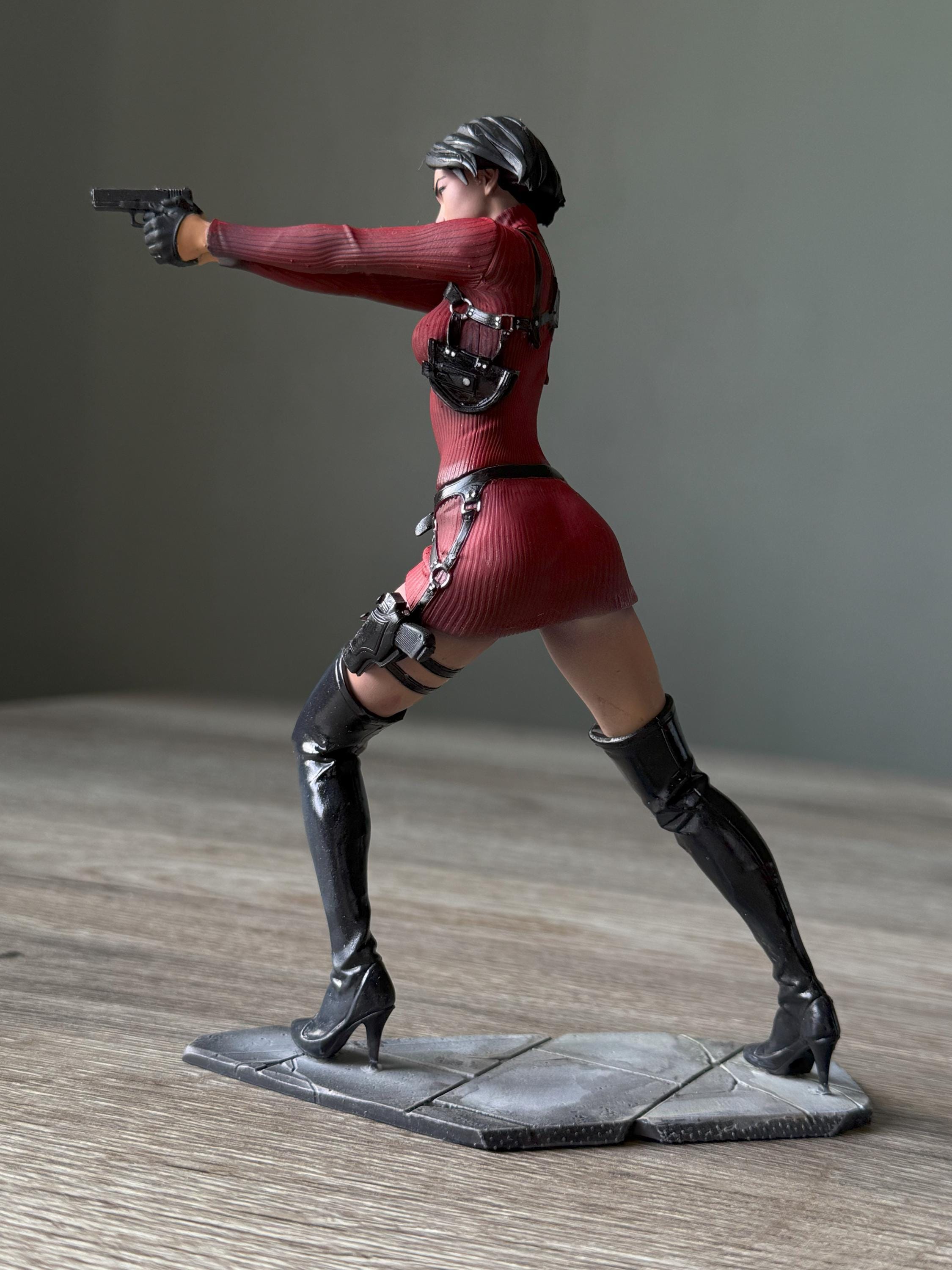 Ada Wong Collectible Figure – Hand-Painted Resident Evil Statue, Unique Gamer Decor Gift