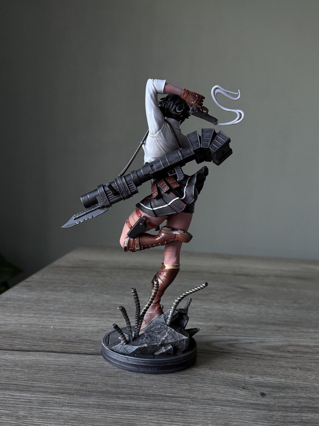 Hand-Painted Lady Statue (Devil May Cry) - 12K Resin Gamer Decor