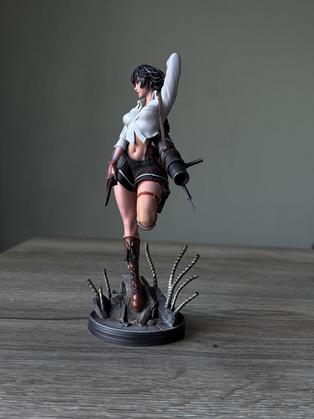 Hand-Painted Lady Statue (Devil May Cry) - 12K Resin Gamer Decor