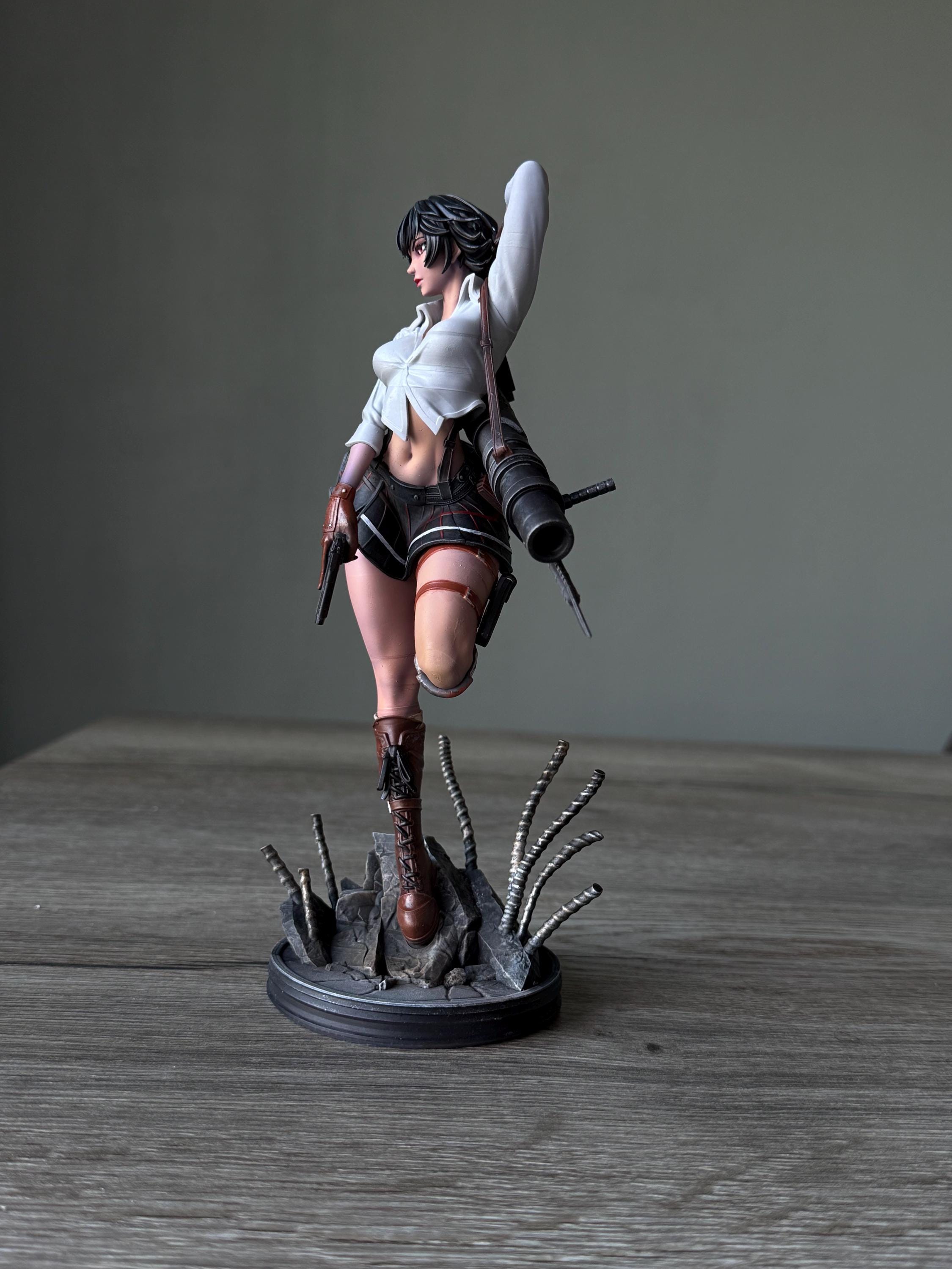 Hand-Painted Lady Statue (Devil May Cry) - 12K Resin Gamer Decor
