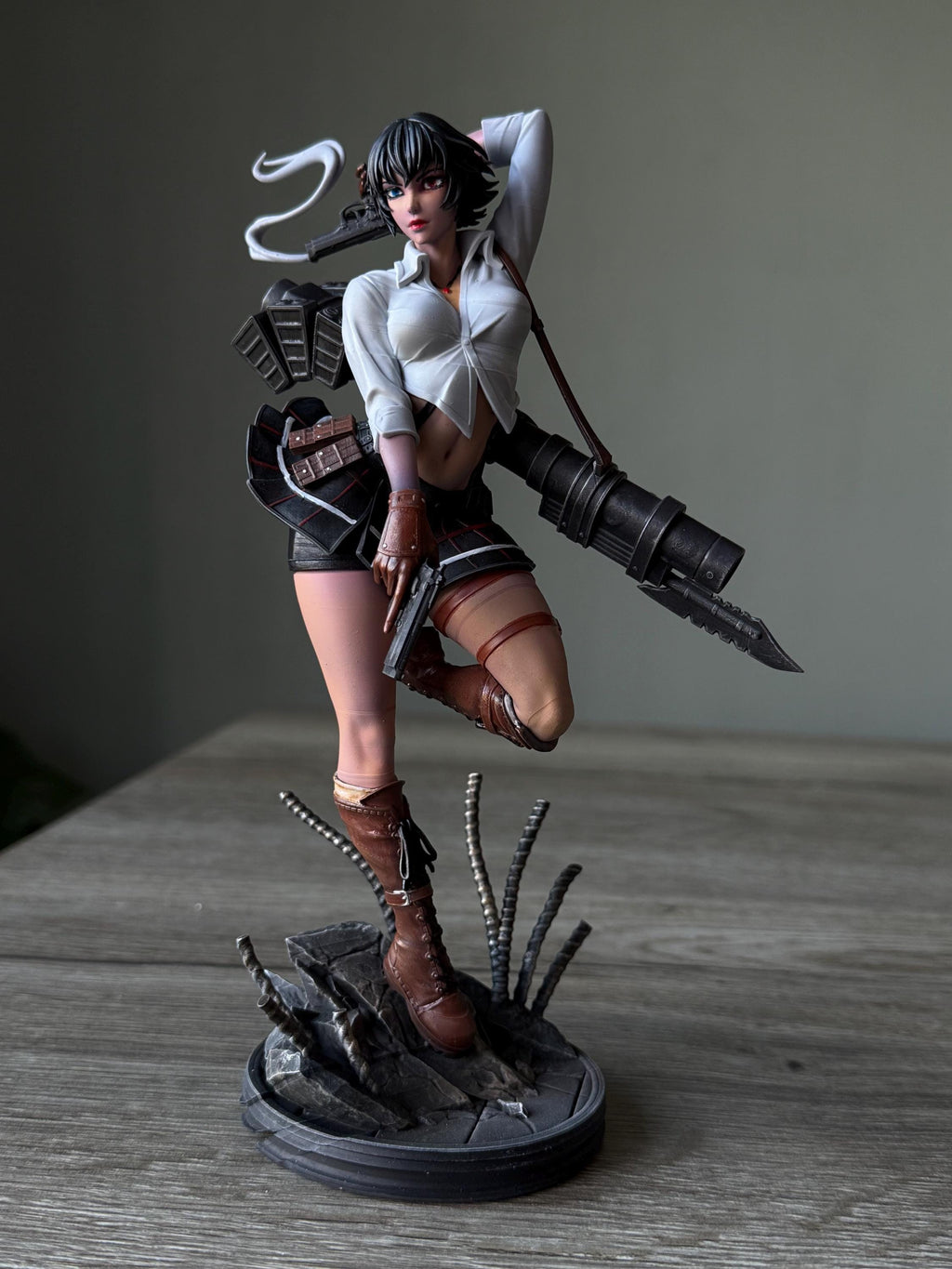 Hand-Painted Lady Statue (Devil May Cry) - 12K Resin Gamer Decor