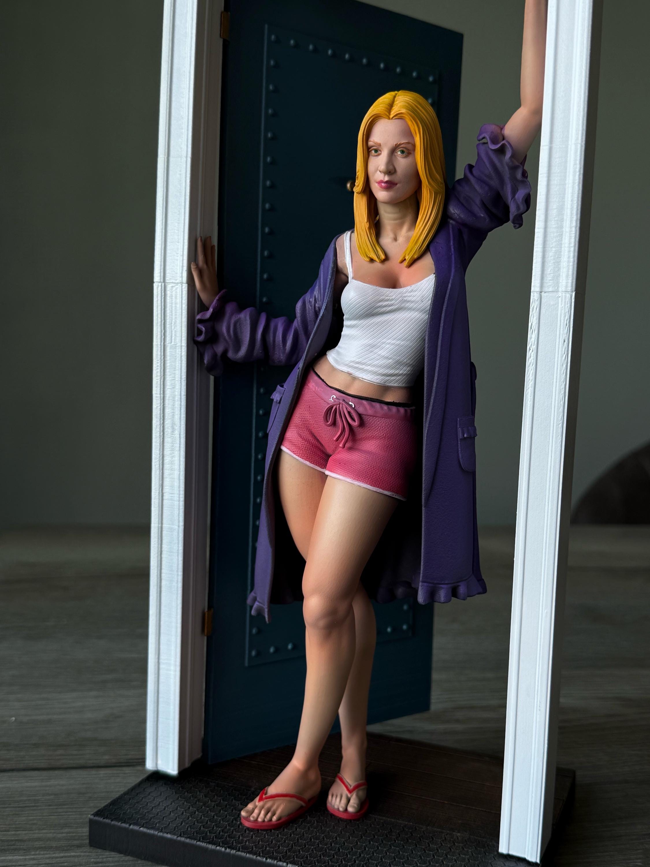 Penny Statue (The Big Bang Theory) – Hand-Painted 12K Resin Figure, Collector’s TV Show Decor, Geek Gift