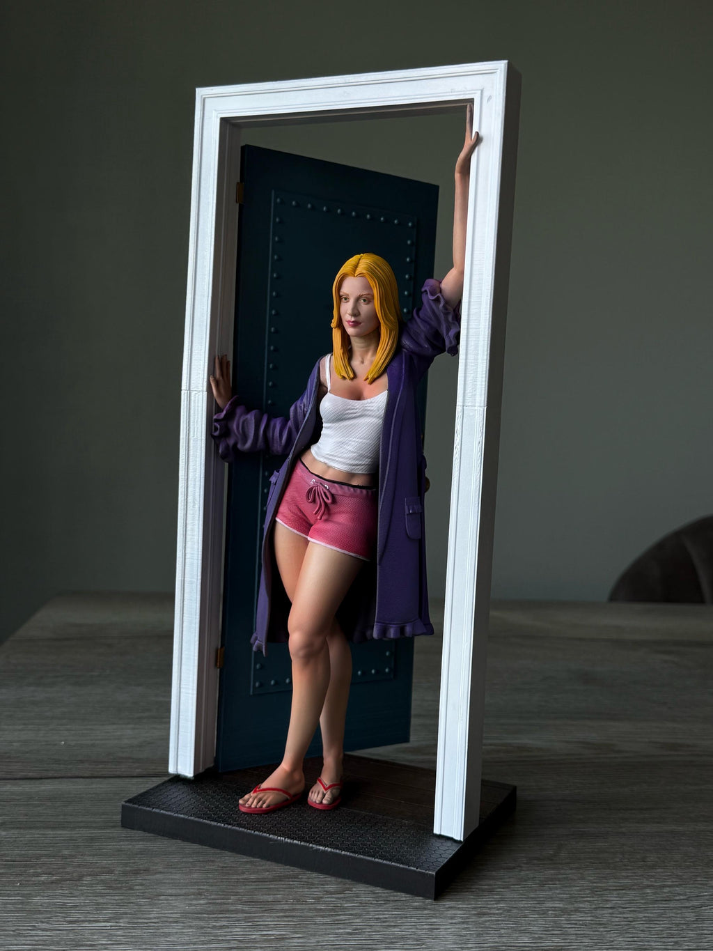 Penny Statue (The Big Bang Theory) – Hand-Painted 12K Resin Figure, Collector’s TV Show Decor, Geek Gift