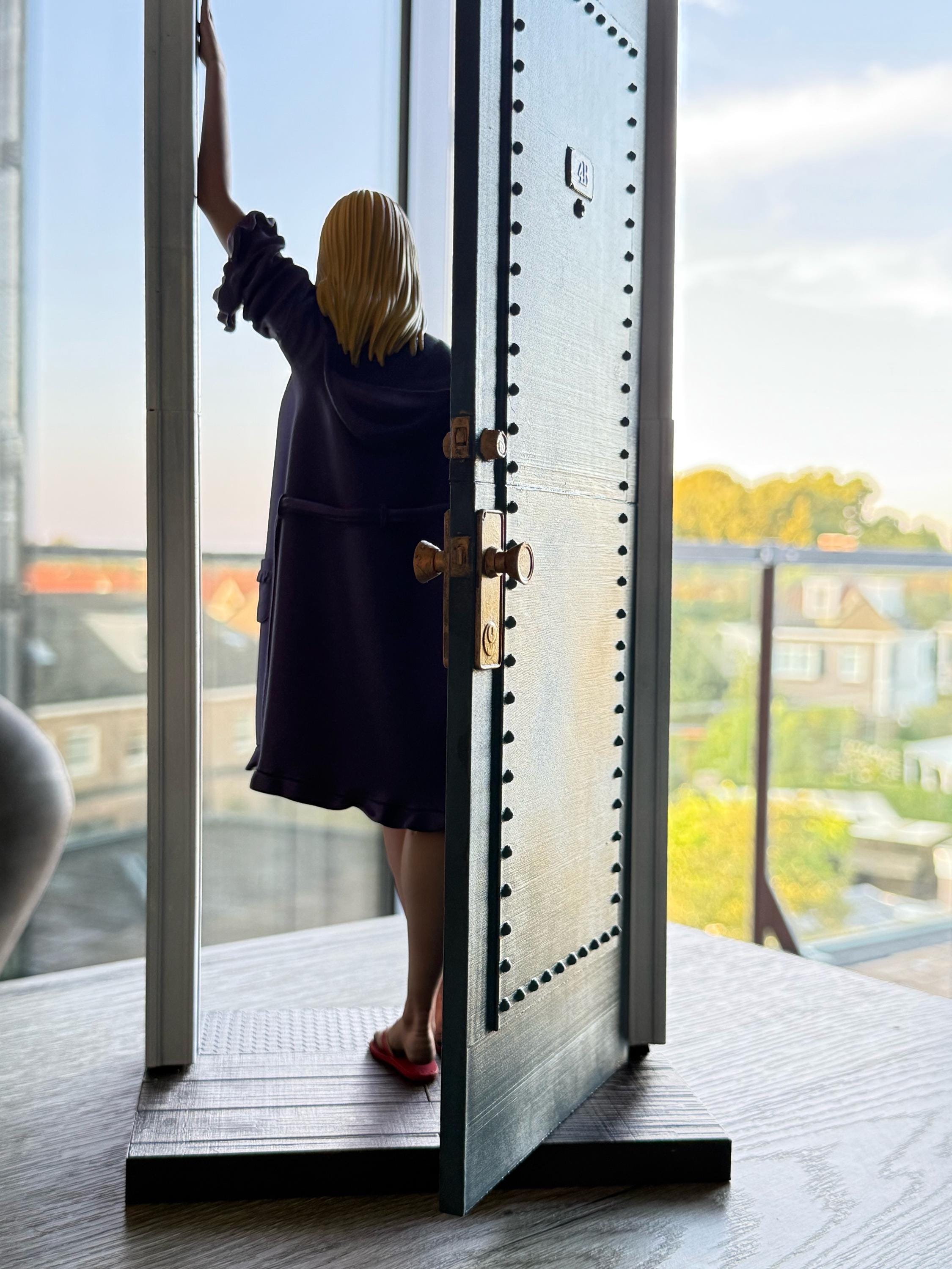 Penny Statue (The Big Bang Theory) – Hand-Painted 12K Resin Figure, Collector’s TV Show Decor, Geek Gift