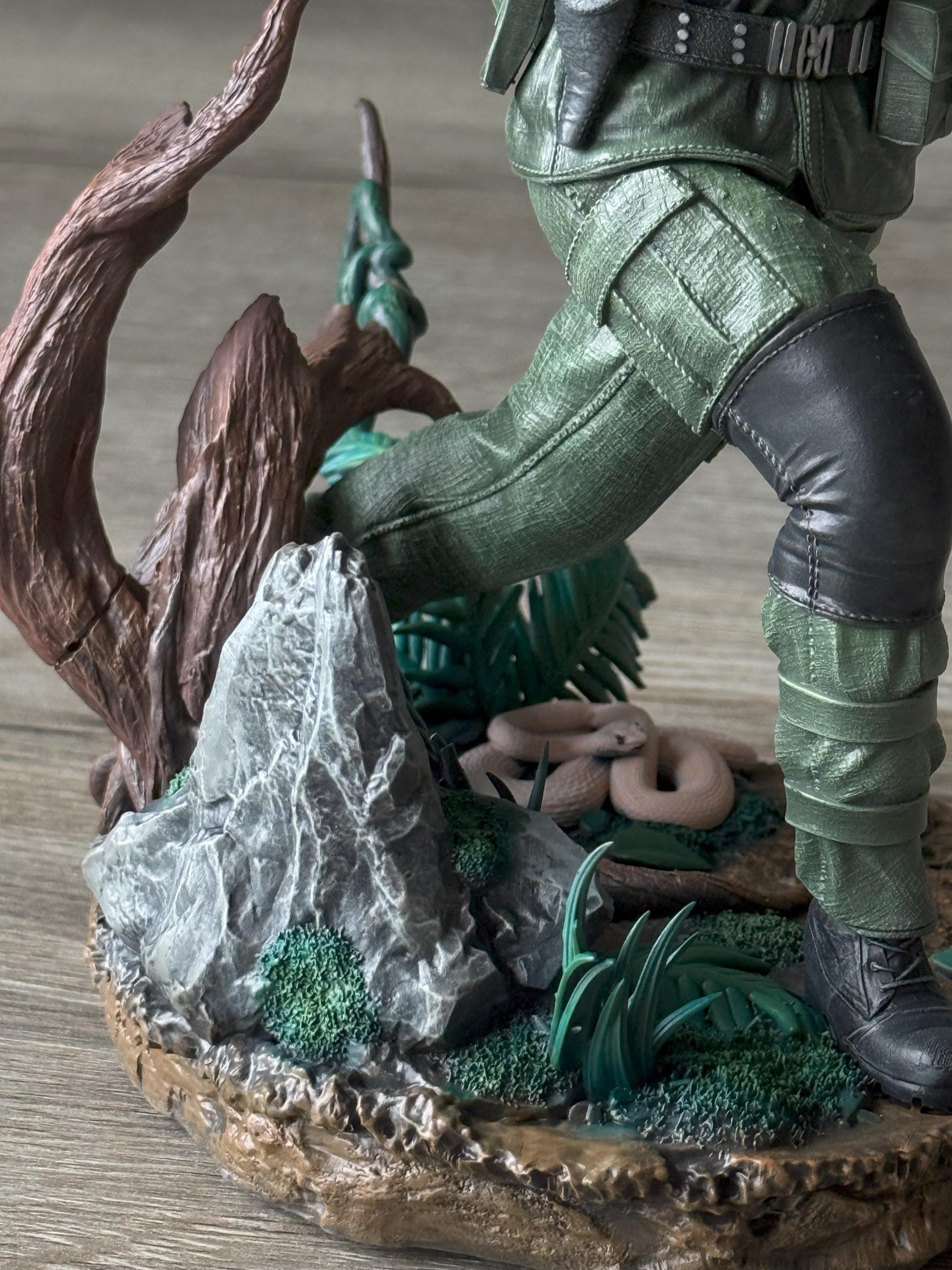 Naked Snake Statue (Metal Gear Solid 3: Snake Eater) – Hand-Painted Resin Figure | 1/10 & 1/6 Scale Collectible