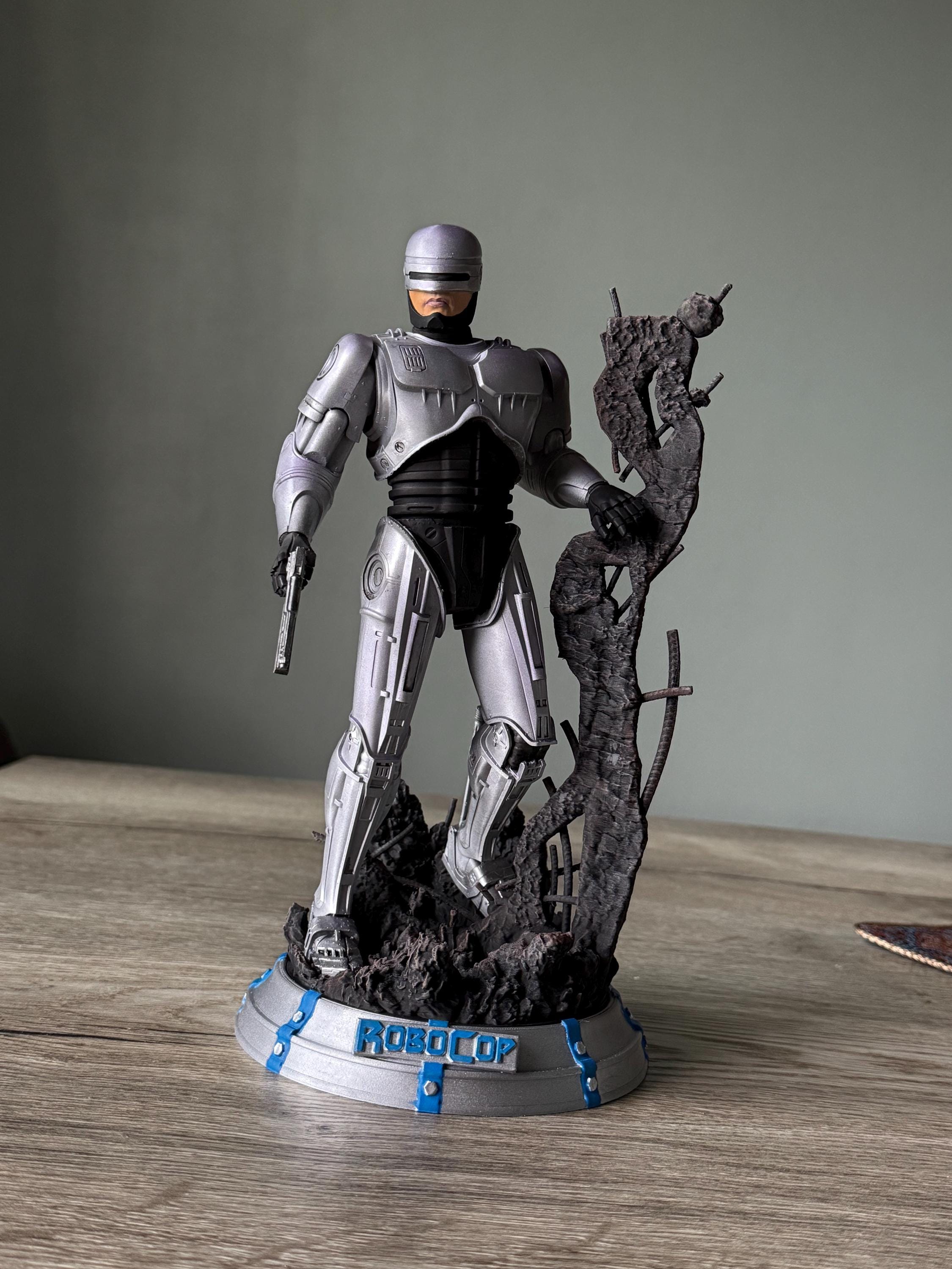 RoboCop Statue – Hand-Painted 12K Resin Figure with Battle-Damaged Base | 80s Movie Collectible