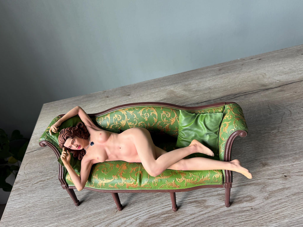 Rose Statue (Titanic) – Hand-Painted Resin Figure on Ornate Sofa | Movie Collectible Art Sculpture