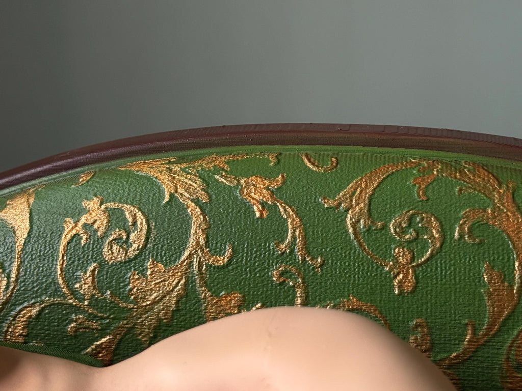 Rose Statue (Titanic) – Hand-Painted Resin Figure on Ornate Sofa | Movie Collectible Art Sculpture