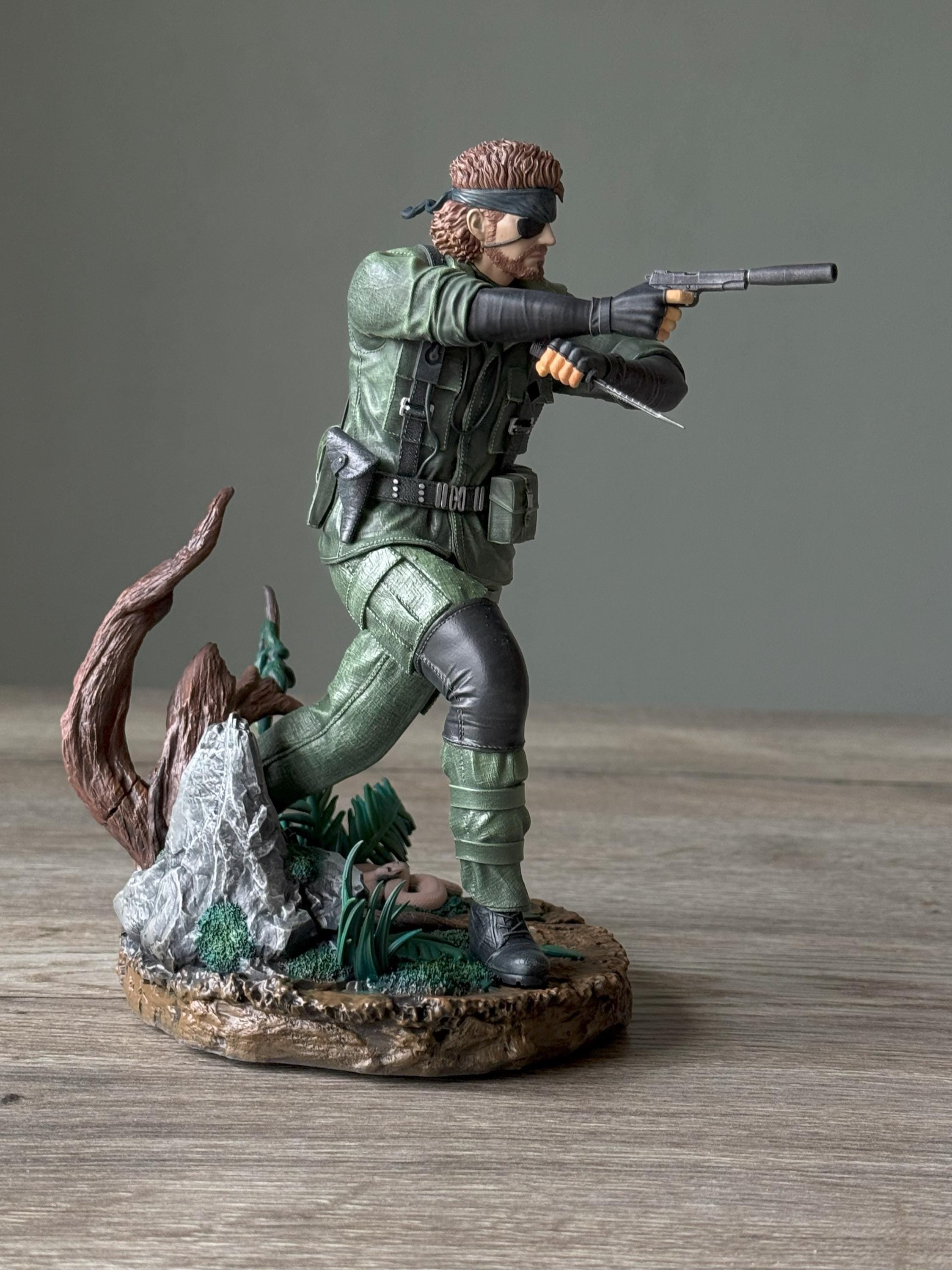 Naked Snake Statue (Metal Gear Solid 3: Snake Eater) – Hand-Painted Resin Figure | 1/10 & 1/6 Scale Collectible