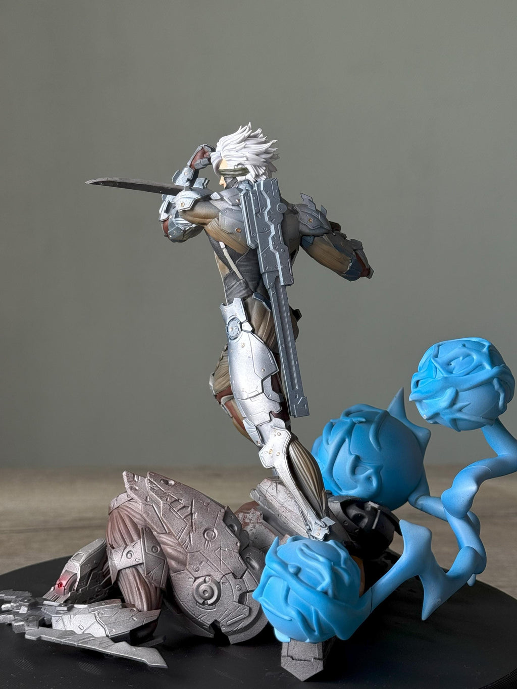 Raiden Figure: Fully Painted Metal Gear Rising Revengeance Diorama (1/10 Scale)