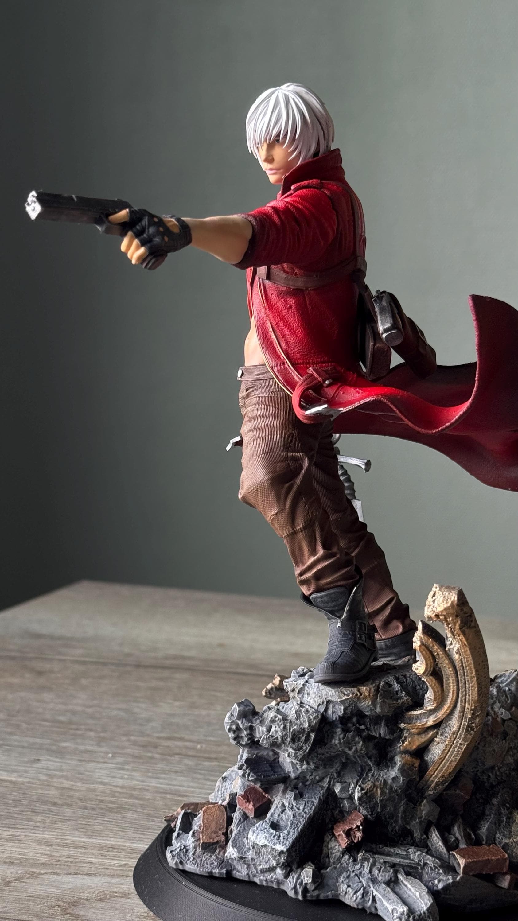 Dante Figure (Devil May Cry 3) – Fully-Painted 12K Resin Figurine with Sword & Pistol | DMC3 Collectible Gamer Decor