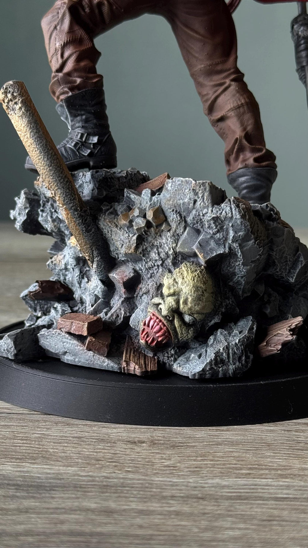 Dante Figure (Devil May Cry 3) – Fully-Painted 12K Resin Figurine with Sword & Pistol | DMC3 Collectible Gamer Decor