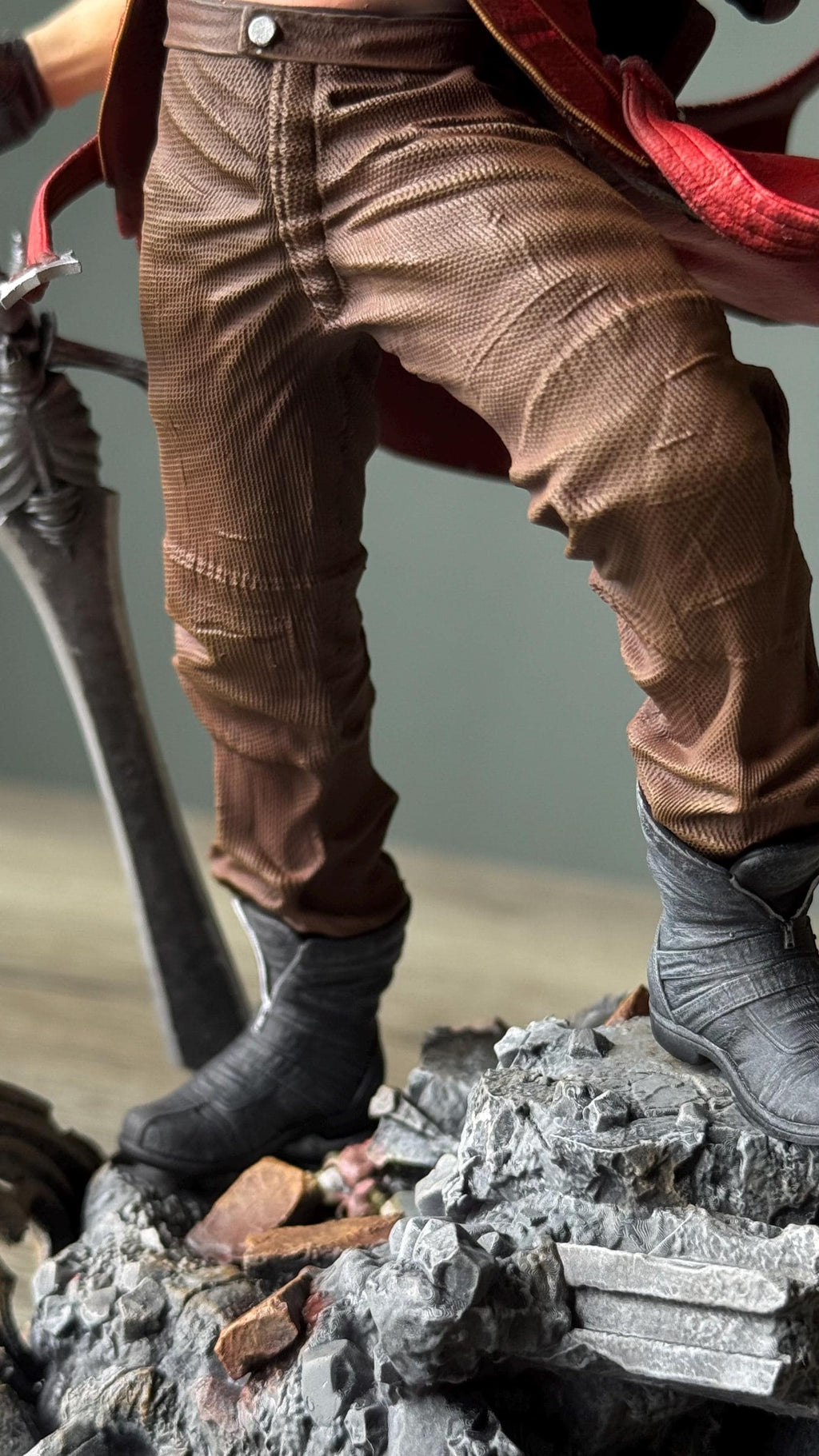 Dante Figure (Devil May Cry 3) – Fully-Painted 12K Resin Figurine with Sword & Pistol | DMC3 Collectible Gamer Decor