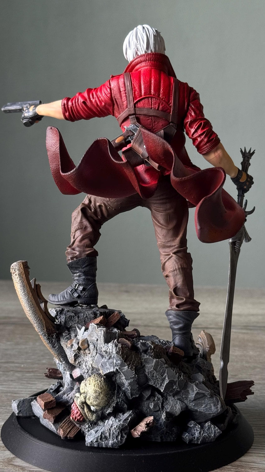 Dante Figure (Devil May Cry 3) – Fully-Painted 12K Resin Figurine with Sword & Pistol | DMC3 Collectible Gamer Decor