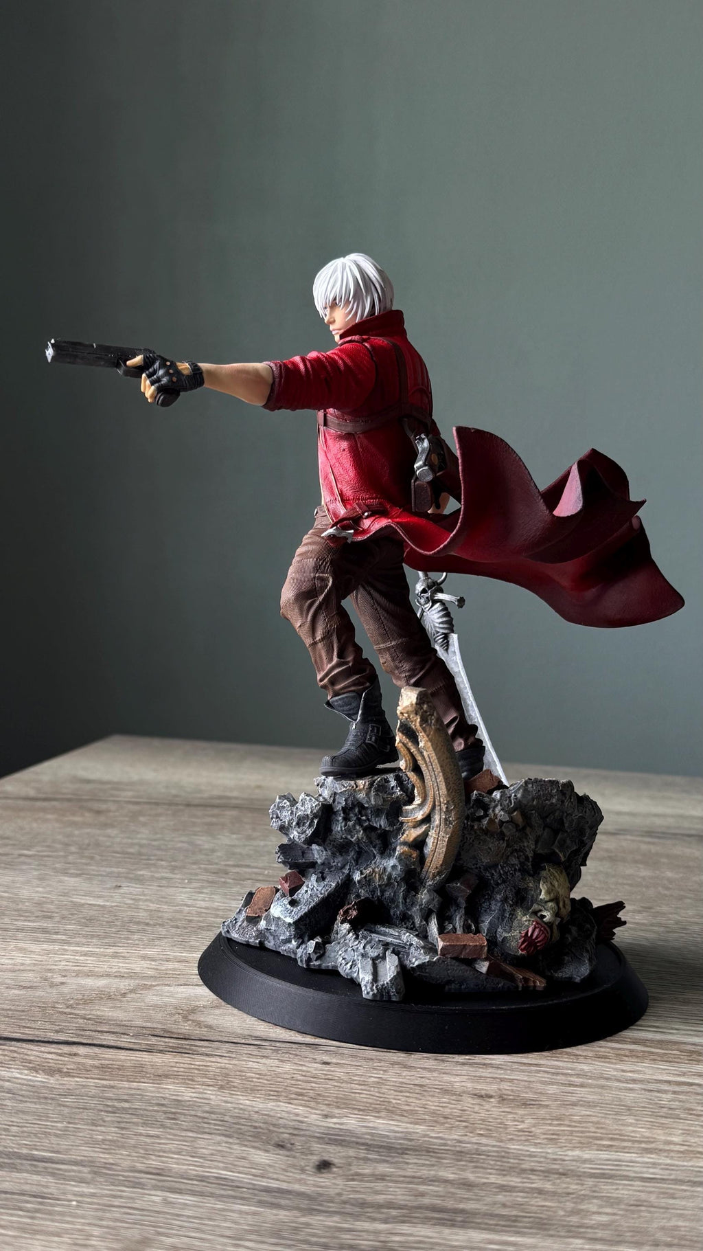 Dante Figure (Devil May Cry 3) – Fully-Painted 12K Resin Figurine with Sword & Pistol | DMC3 Collectible Gamer Decor