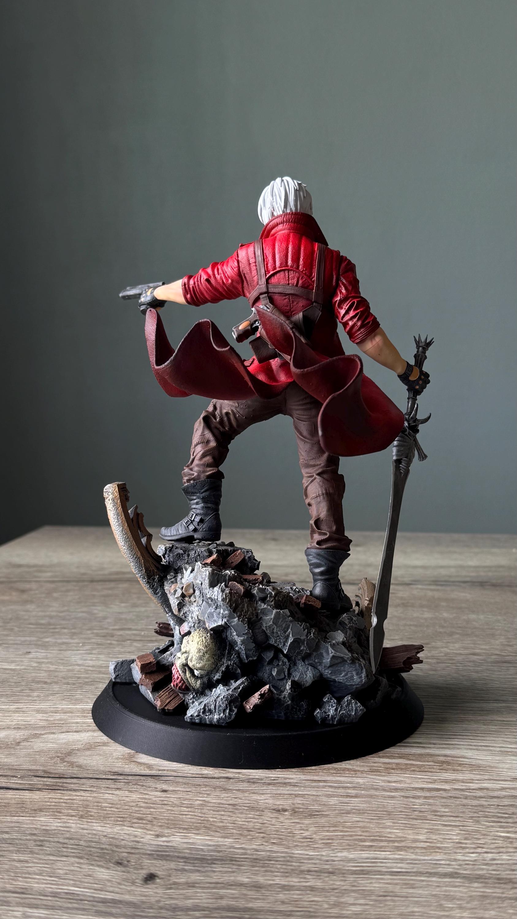 Dante Figure (Devil May Cry 3) – Fully-Painted 12K Resin Figurine with Sword & Pistol | DMC3 Collectible Gamer Decor